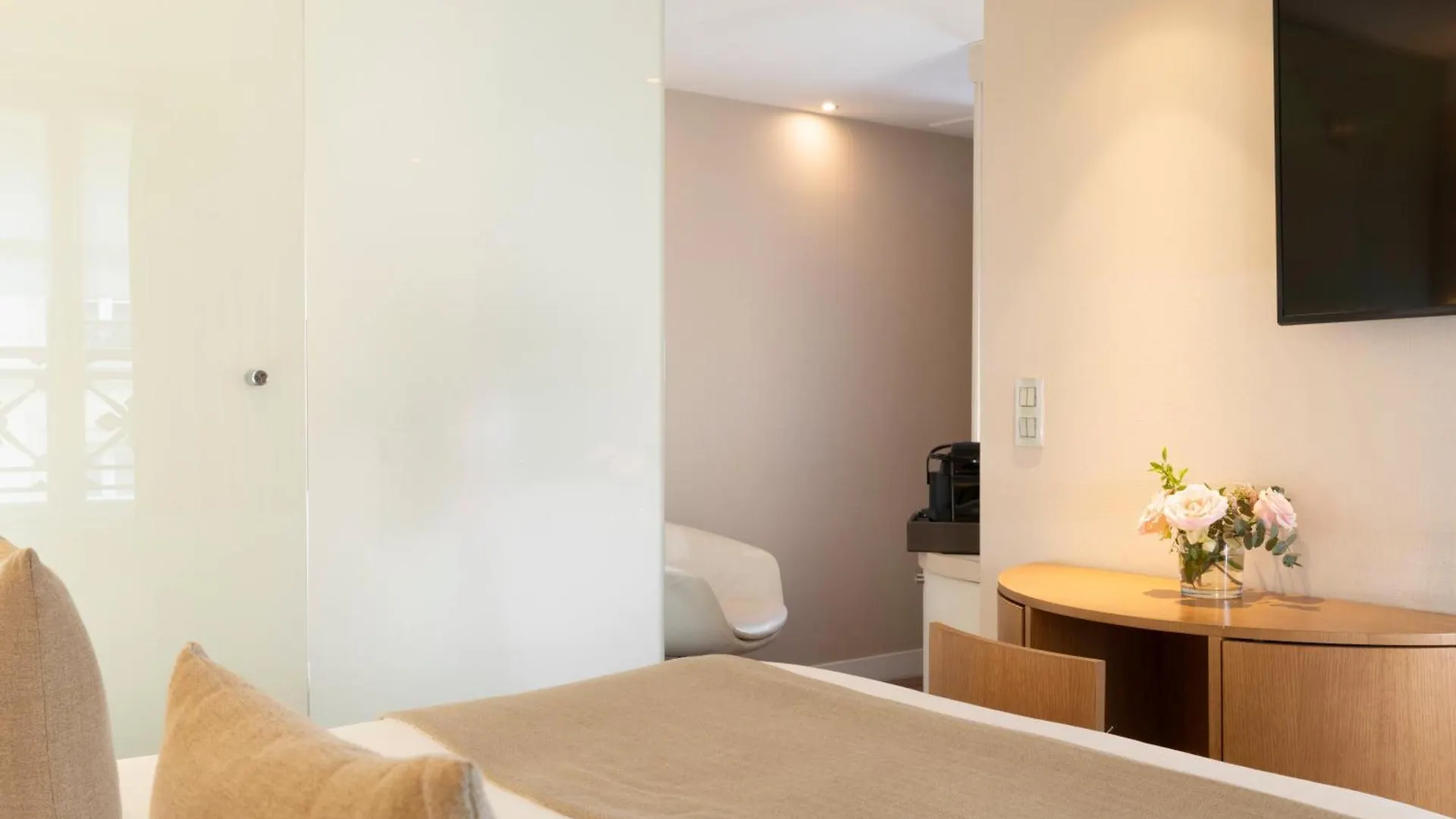 Le Pradey Otel Paris Fransa